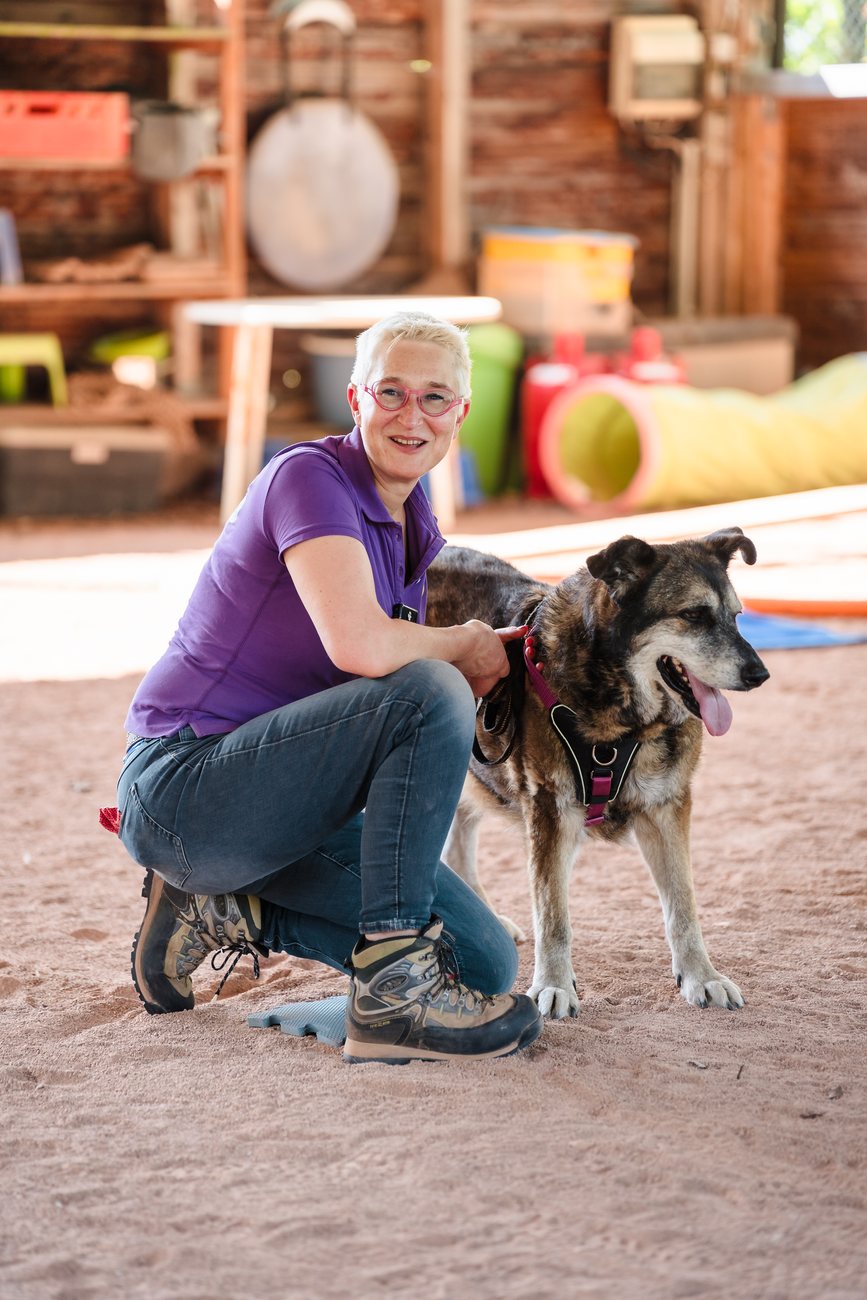 Mirjam Cordt mit einem ihrer Hunde